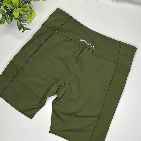 UNDER ARMOUR— Heat Gear Capri Leggings - Picture 4 of 9